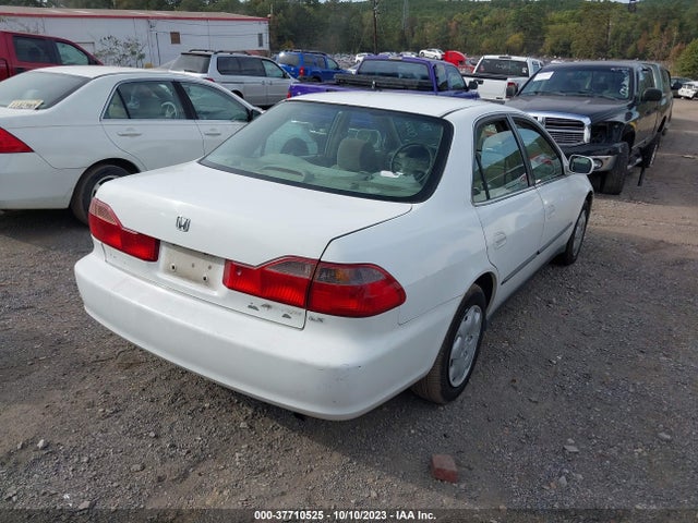 2000 HONDA ACCORD SDN LX VIN: 1HGCG5647YA000231