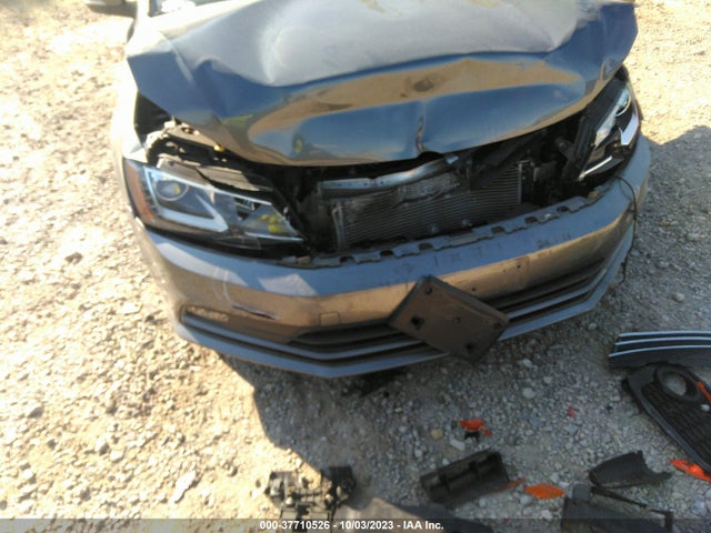 3VWL17AJ9GM213883 Volkswagen Jetta Sedan 1.8t Sel