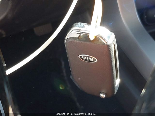 KNDEU2AA8M7056696 KIA SELTOS S