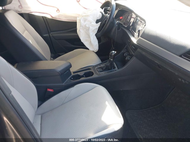 3VWN57BU9MM054705 Volkswagen Jetta S/r-line