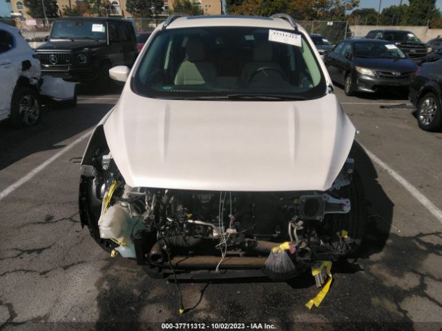 1FMCU0J91JUD21985 Ford Escape Titanium