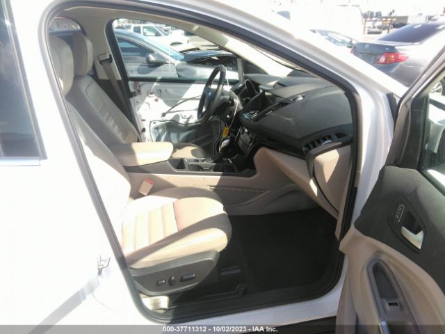 1FMCU0J91JUD21985 Ford Escape Titanium