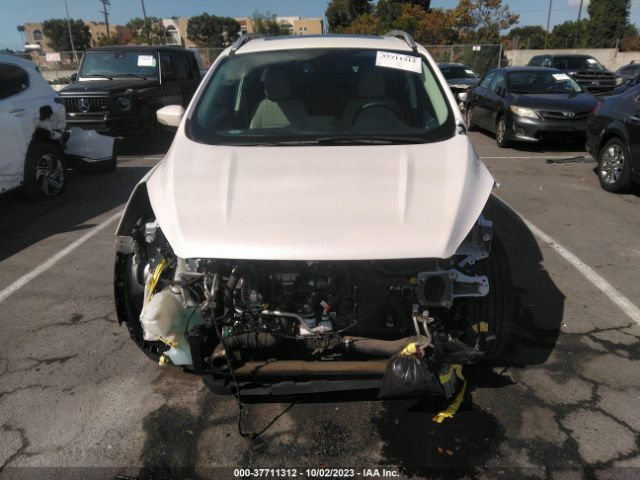 1FMCU0J91JUD21985 Ford Escape Titanium