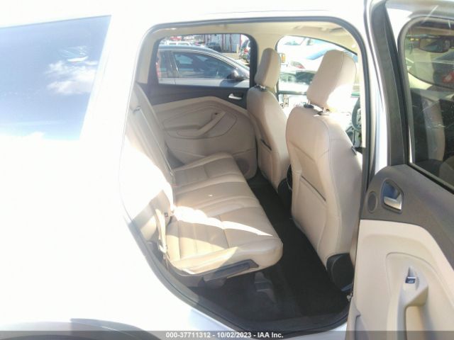 1FMCU0J91JUD21985 Ford Escape Titanium