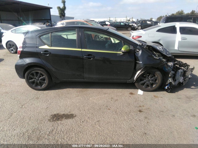 Toyota Prius C One/two/three/four 2016 JTDKDTB30G1117796 Image 13