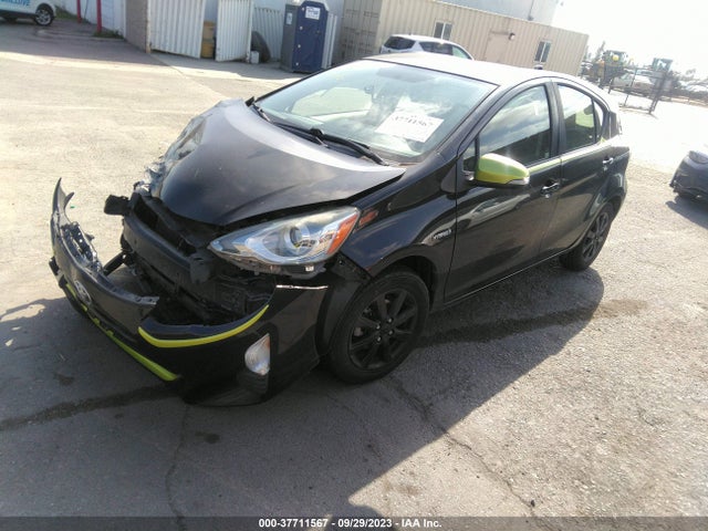 Toyota Prius C One/two/three/four 2016 JTDKDTB30G1117796 Image 2