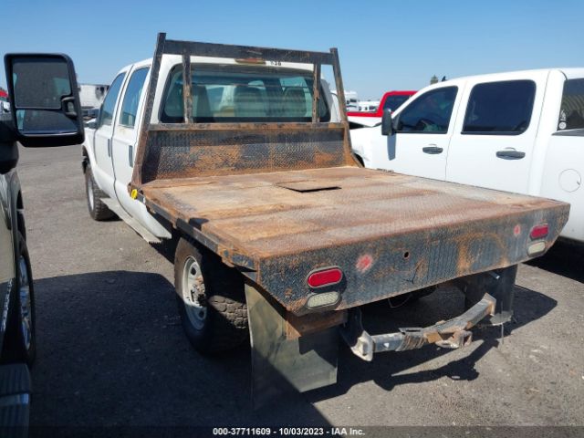 2011 FORD F-250 1FT7W2B64BEC76035 Photo 2