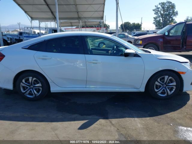 2HGFC2F5XJH511178 Honda Civic Sedan Lx