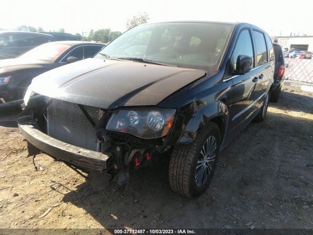 2C4RC1HG2ER132566 Chrysler Town & Country S