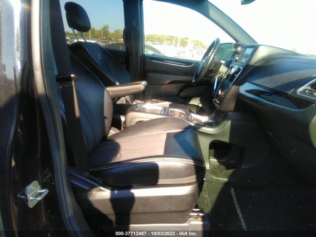 2C4RC1HG2ER132566 Chrysler Town & Country S