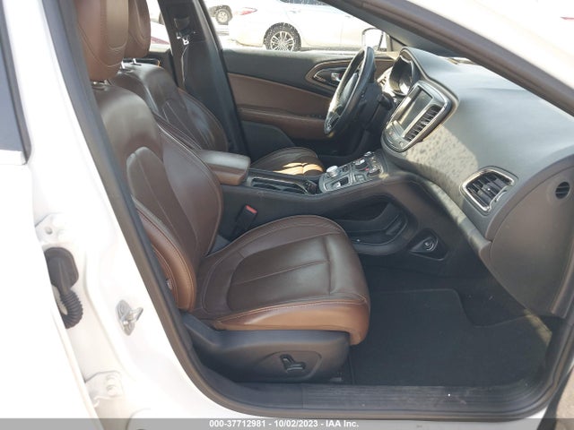 Chrysler 200 C 2016 1C3CCCCG7GN125643 Image 5