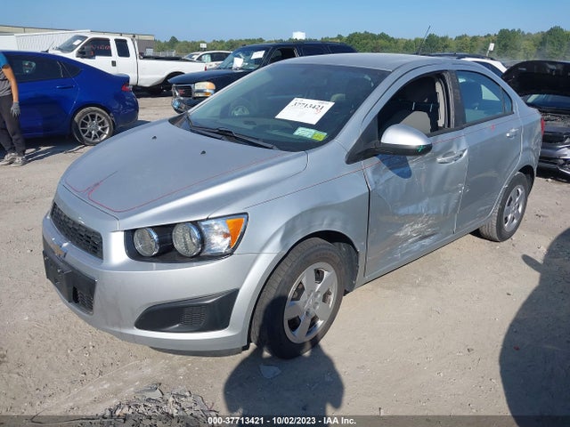 Chevrolet SONIC LS 2014 1G1JB5SG6E4117614 Image 2