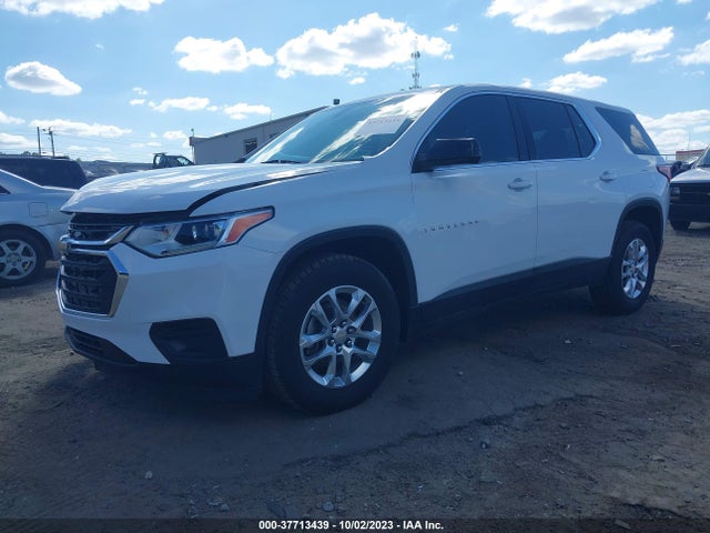 Chevrolet Traverse Ls 2018 1GNERFKW1JJ222274 Image 2