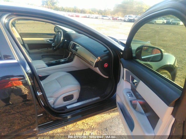 2014 JAGUAR XF SAJWJ0EF7E8U18876 Photo 4