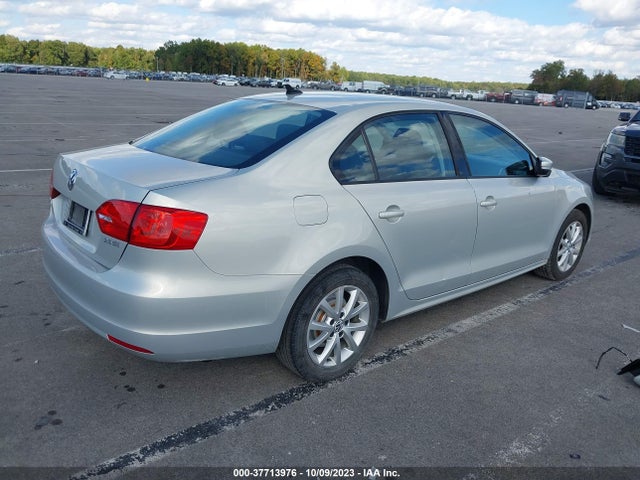 2011 VOLKSWAGEN JETTA SEDAN SE W/CONVENIENCE PZEV VIN: 3VWDZ7AJ6BM098570