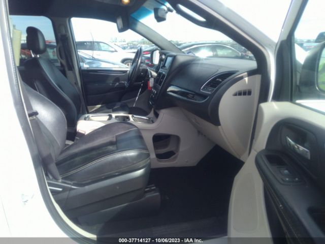 2C4RDGCG6HR700541 Dodge Grand Caravan Sxt