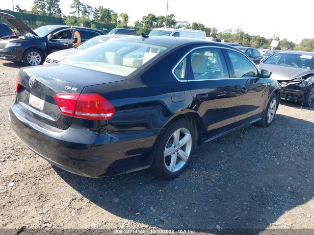 1VWBT7A35FC005765 Volkswagen Passat 1.8t Se