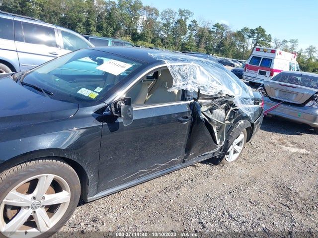1VWBT7A35FC005765 Volkswagen Passat 1.8t Se