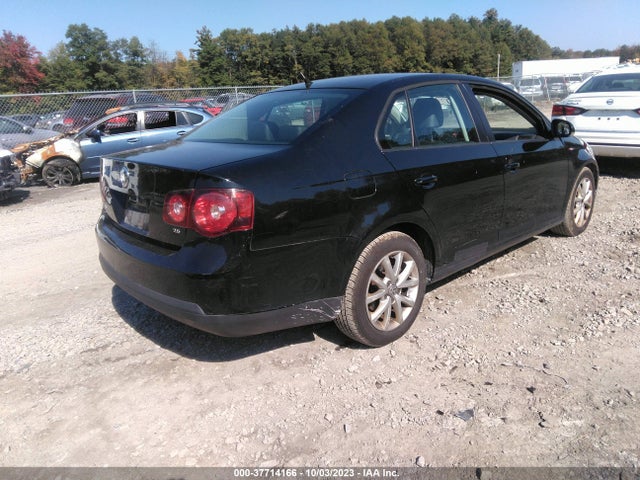 2010 VOLKSWAGEN JETTA SEDAN LIMITED VIN: 3VWRZ7AJ0AM122057
