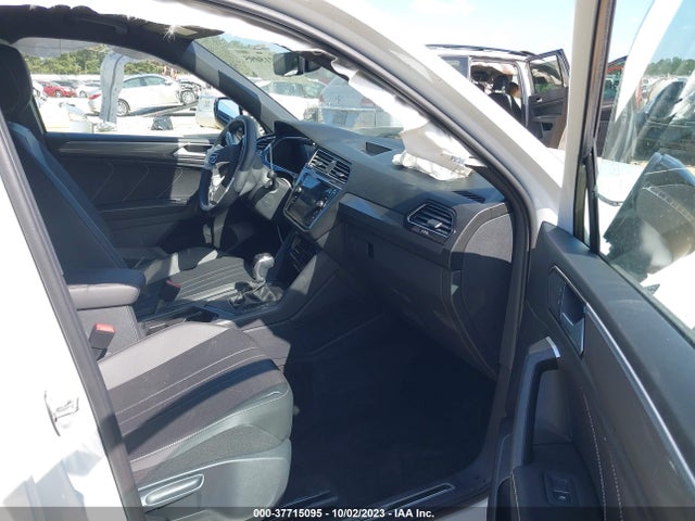 3VVCB7AX4PM124955 Volkswagen Tiguan 2.0t Se R-line Black