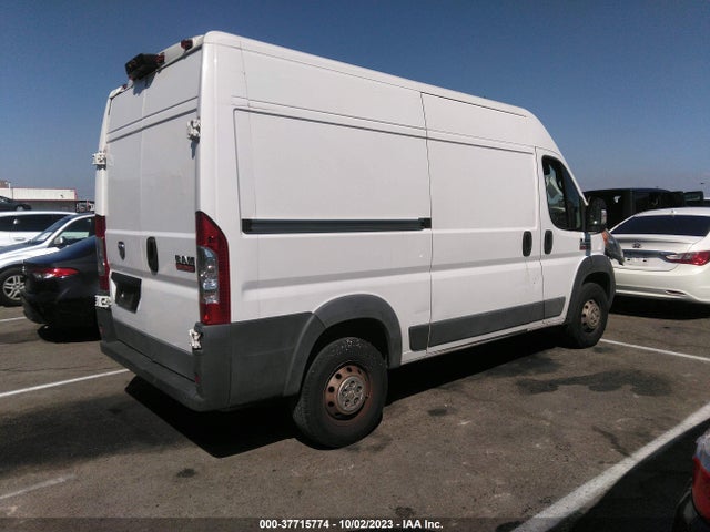 3C6TRVCG9JE111090 RAM Promaster Cargo Van