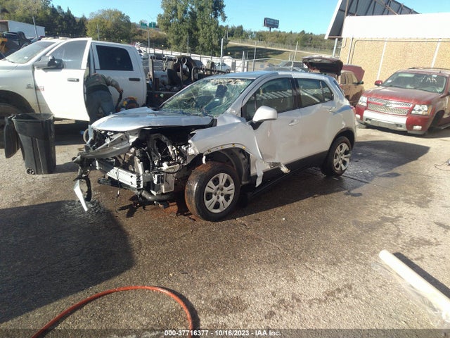 Chevrolet TRAX LS 2018 KL7CJKSB9JB581358 Image 2