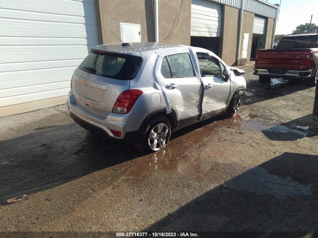 Chevrolet TRAX LS 2018 KL7CJKSB9JB581358 Image 4