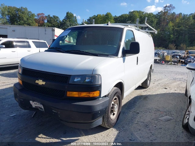 Chevrolet EXPRESS CARGO VAN 2018 1GCWGAFG5J1345472 Image 2
