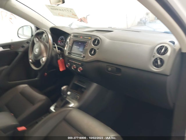 WVGBV7AX2HK020521 Volkswagen TIGUAN