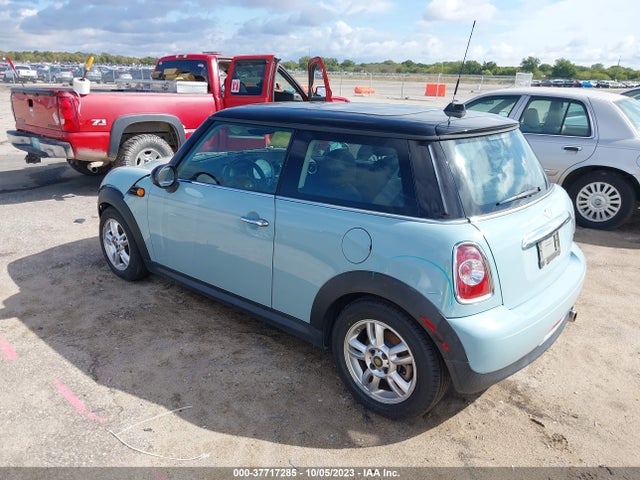 2013 MINI COOPER HARDTOP WMWSU3C59DT681119 Photo 2