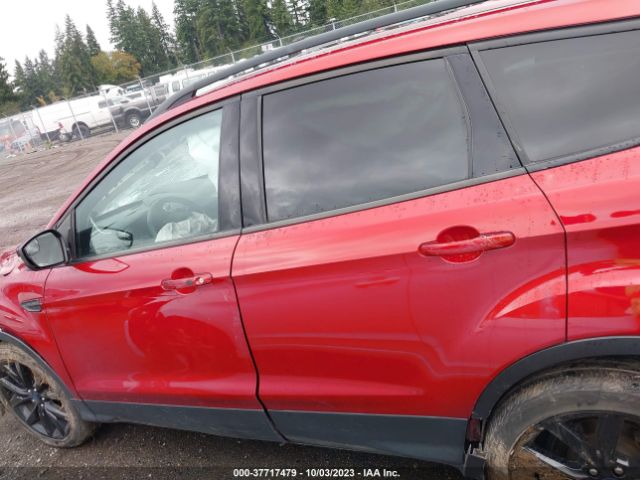 1FMCU9J90KUB89517 Ford Escape Titanium