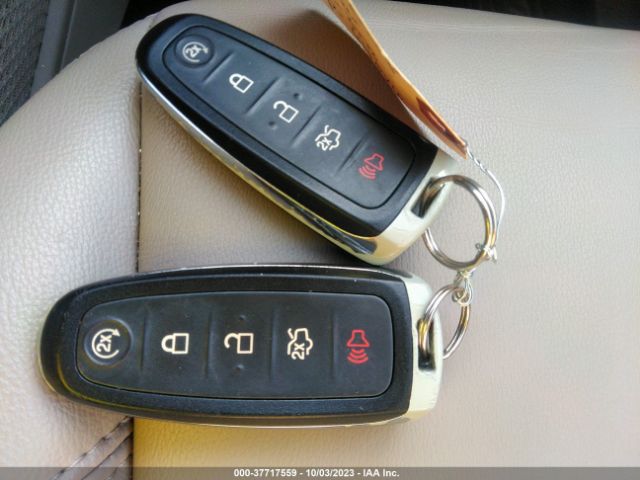 1FMCU0J95HUE33778 Ford Escape Titanium
