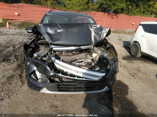 1FMCU0J95HUE33778 Ford Escape Titanium