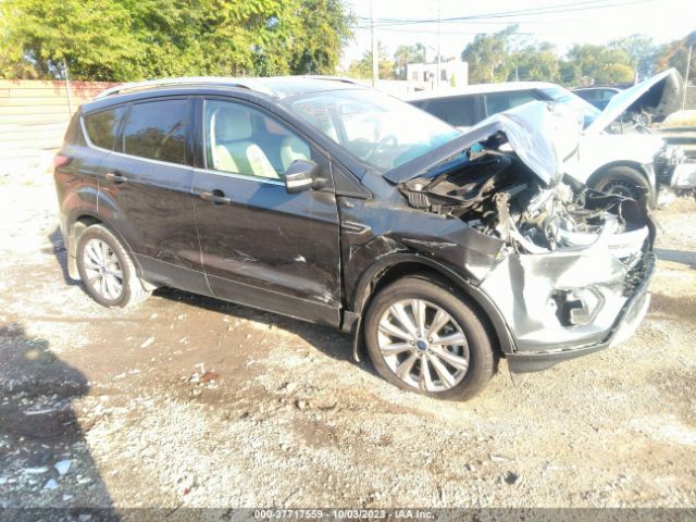 1FMCU0J95HUE33778 Ford Escape Titanium