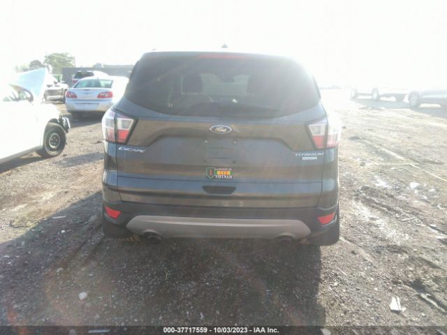 1FMCU0J95HUE33778 Ford Escape Titanium