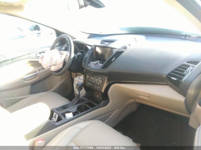 1FMCU0J95HUE33778 Ford Escape Titanium