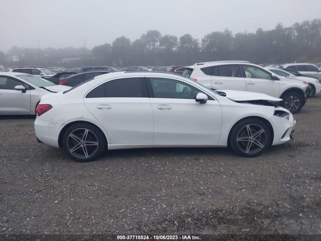 WDD3G4FB4KW000579 Mercedes-Benz A-class A 220