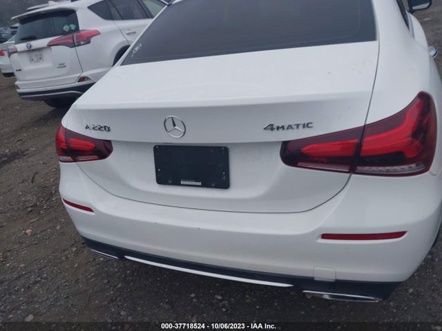 WDD3G4FB4KW000579 Mercedes-Benz A-class A 220