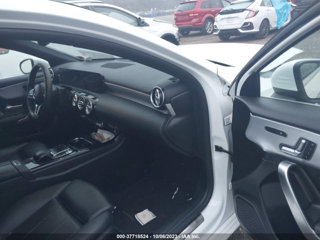 WDD3G4FB4KW000579 Mercedes-Benz A-class A 220
