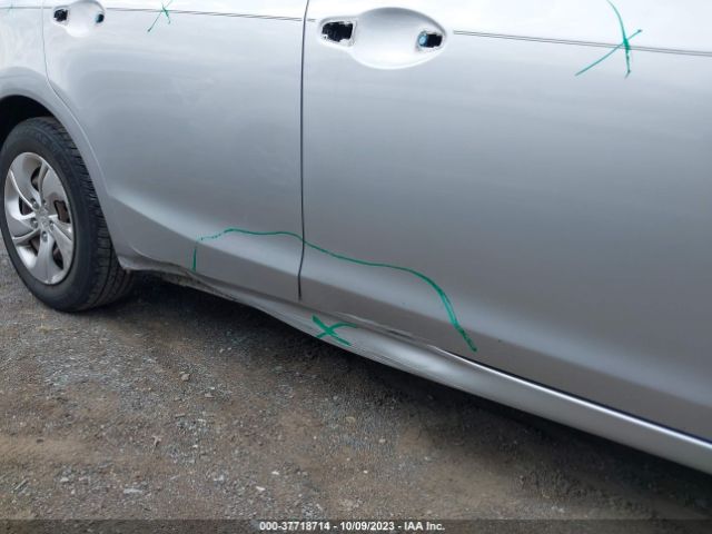 19XFB2F52FE102595 Honda Civic Sedan Lx
