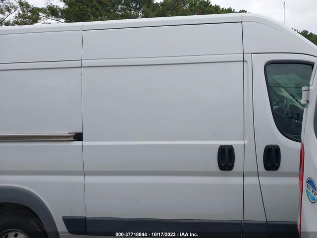 3C6TRVBG6JE104308 RAM Promaster Cargo Van