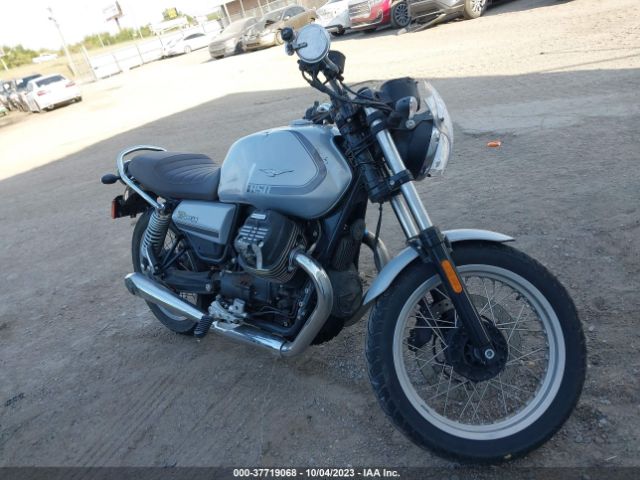 2021 MOTO GUZZI V7 ZGUKZUB0XMM000165