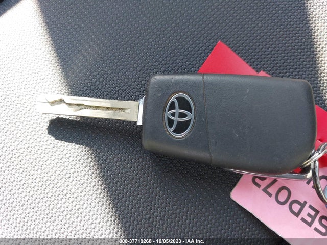 2022 TOYOTA COROLLA LE VIN: JTDEPMAE0NJ214684