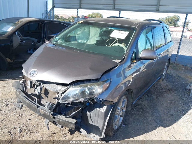 Toyota SIENNA SE 2014 5TDXK3DC1ES516550 Image 2
