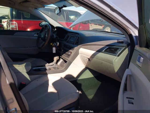 2015 HYUNDAI SONATA SE VIN: 5NPE24AF1FH184192