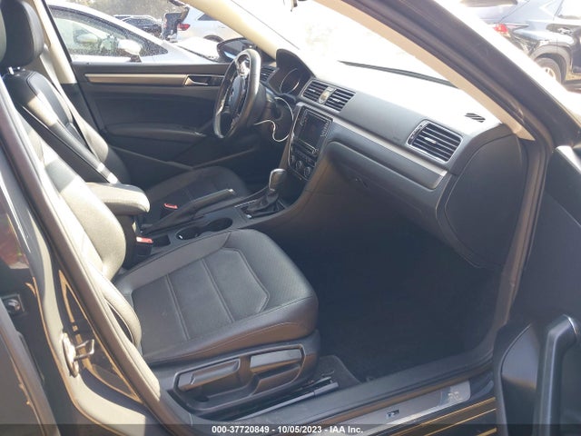 1VWDT7A30HC029161 Volkswagen Passat R-line W/comfort Pkg