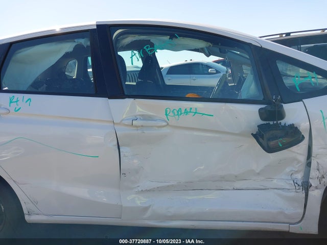 Honda FIT LX 2018 3HGGK5H49JM730440 Image 13