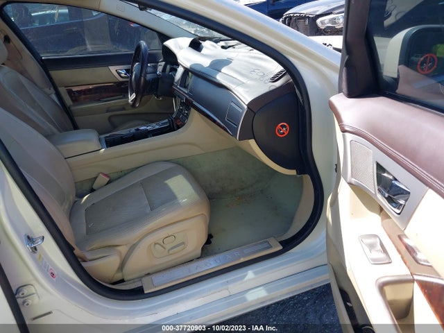 2009 JAGUAR XF SAJWA06B69HR05066 Photo 4