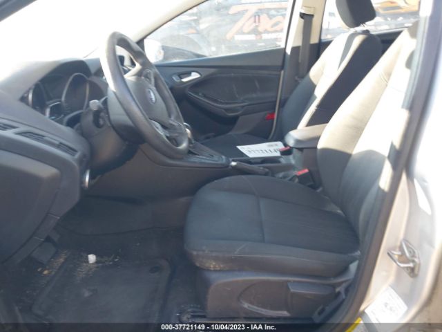 1FADP3K25FL318190 Ford FOCUS SE