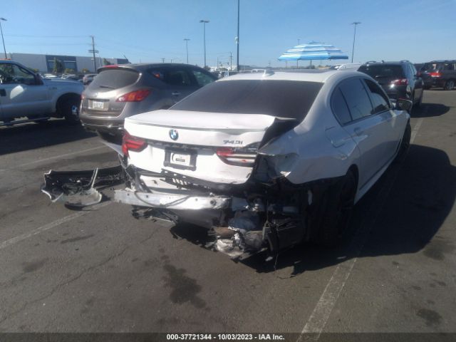 WBA7E2C58HG739703 BMW 7 Series 740i